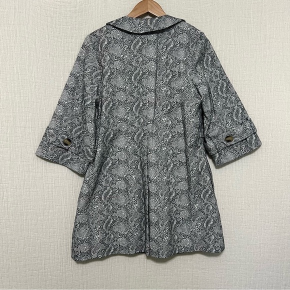 CAbi Camille Gray Snakeskin Print Long Jacket Car Coat Size M Style 3134 - Picture 4 of 9